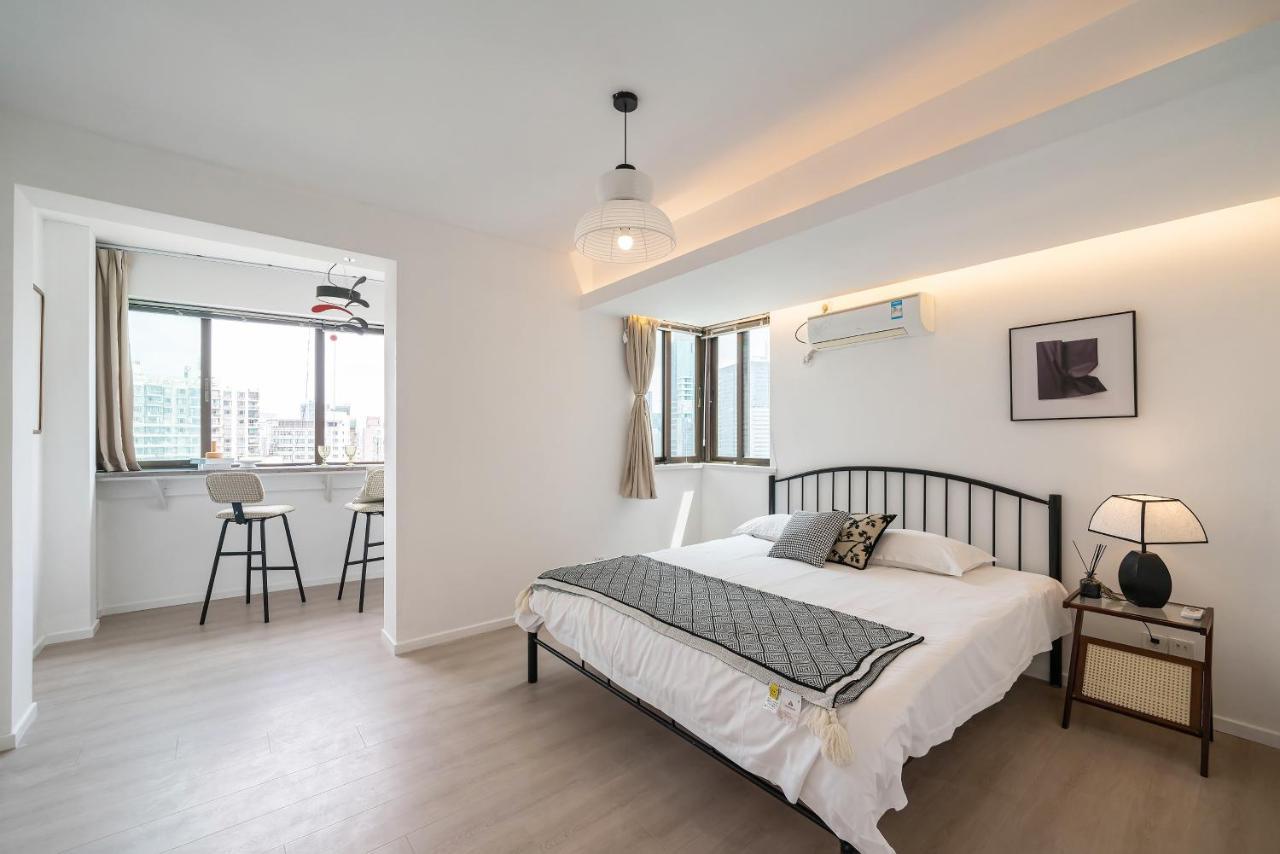 Yi Du - Family Located 500 Meters Away From Nanjing West Road Subway And Near People's Square * Shanghai