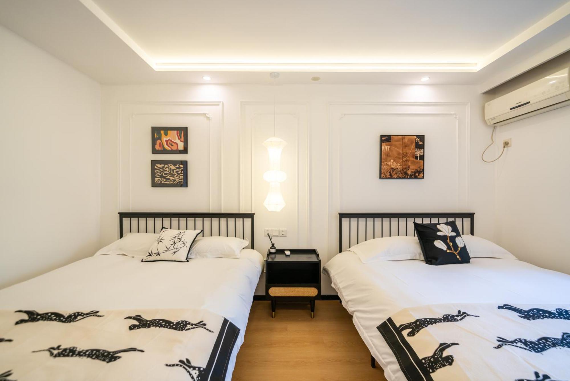 Yi Du - Family Located 500 Meters Away From Nanjing West Road Subway And Near People's Square
