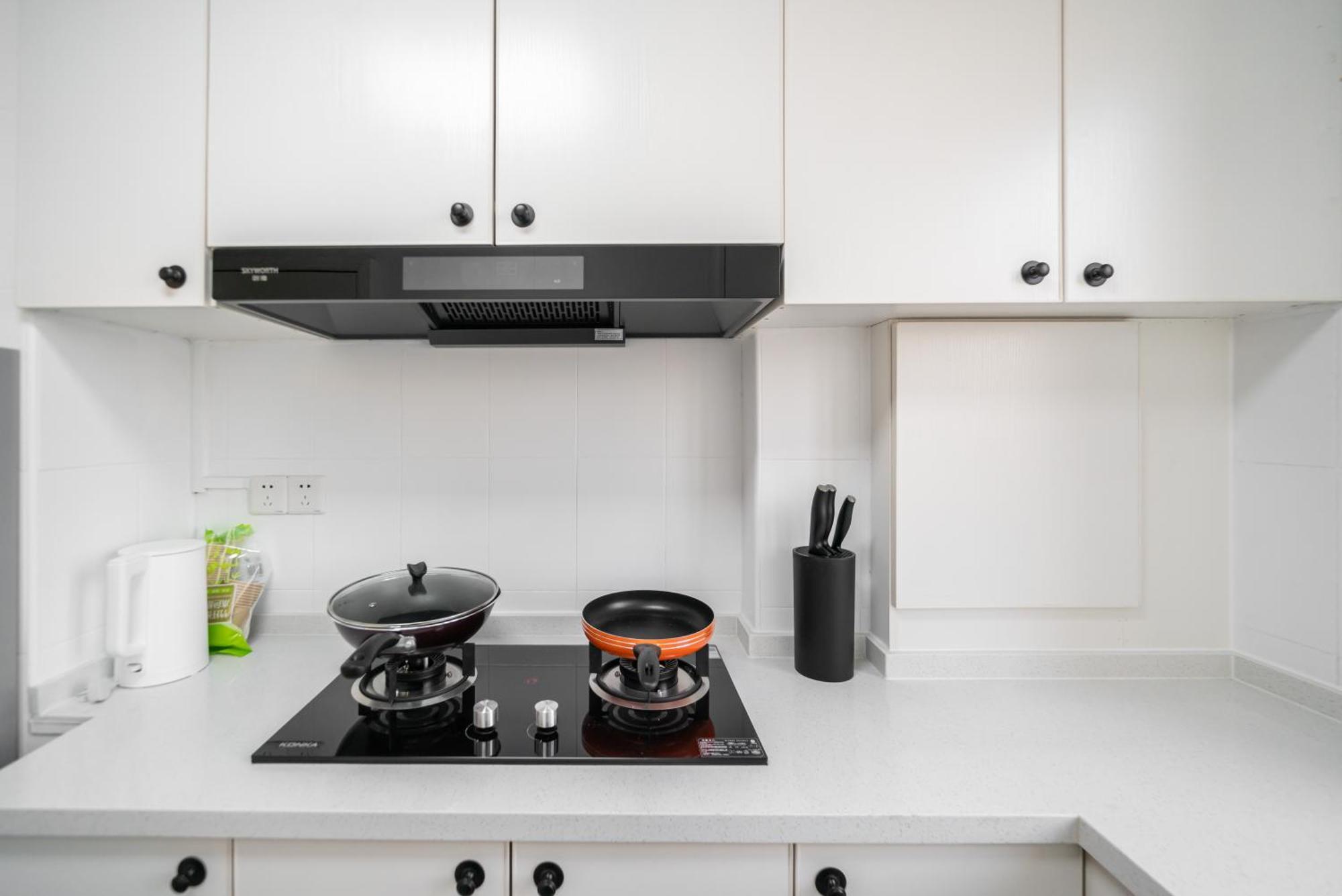 Yi Du - Family Located 500 Meters Away From Nanjing West Road Subway And Near People's Square Apartment