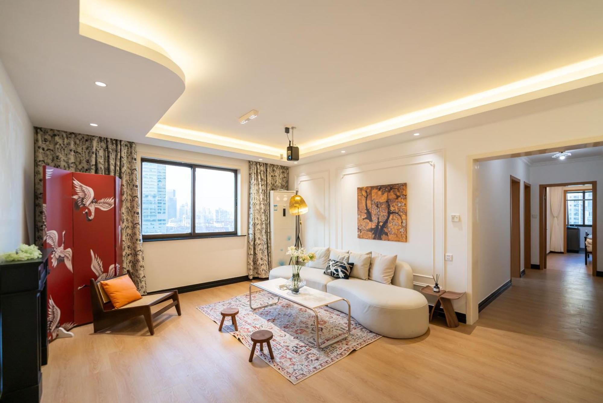 Yi Du - Family Located 500 Meters Away From Nanjing West Road Subway And Near People's Square *