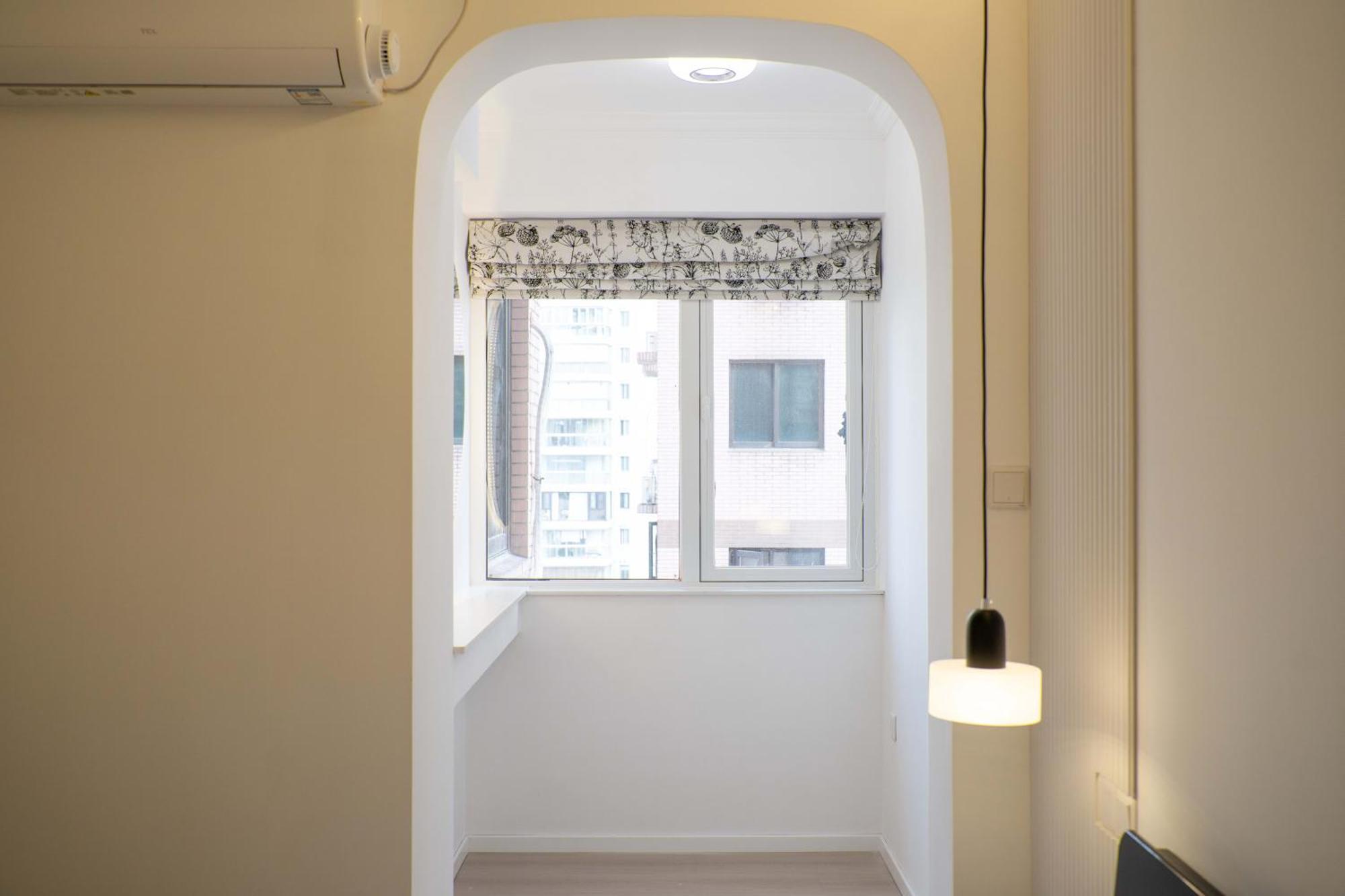 Yi Du - Family Located 500 Meters Away From Nanjing West Road Subway And Near People's Square Shanghai
