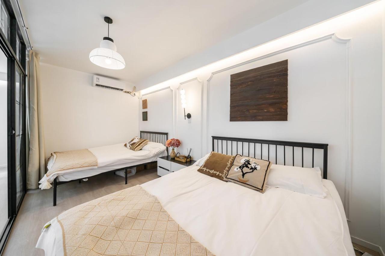 Yi Du - Family Located 500 Meters Away From Nanjing West Road Subway And Near People's Square Apartment