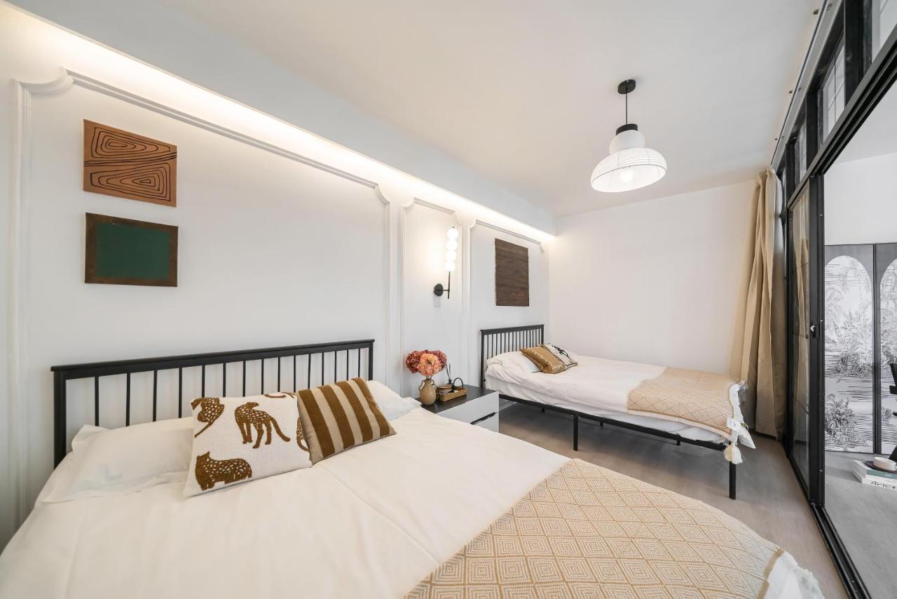 Yi Du - Family Located 500 Meters Away From Nanjing West Road Subway And Near People's Square Shanghai
