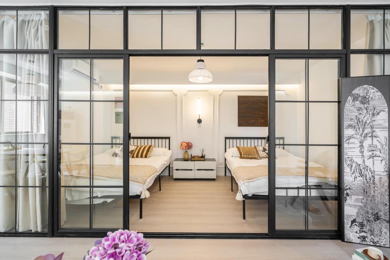 Yi Du - Family Located 500 Meters Away From Nanjing West Road Subway And Near People's Square * Shanghai