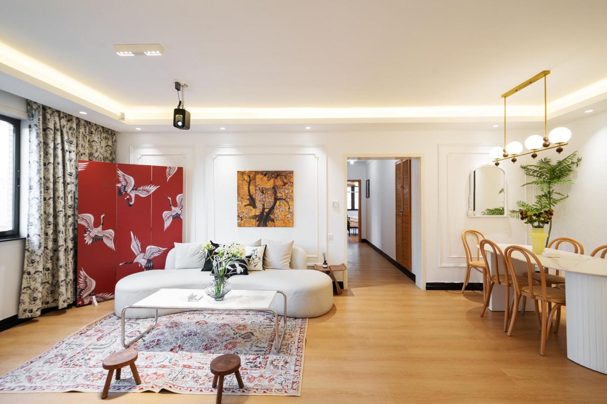 Yi Du - Family Located 500 Meters Away From Nanjing West Road Subway And Near People's Square *