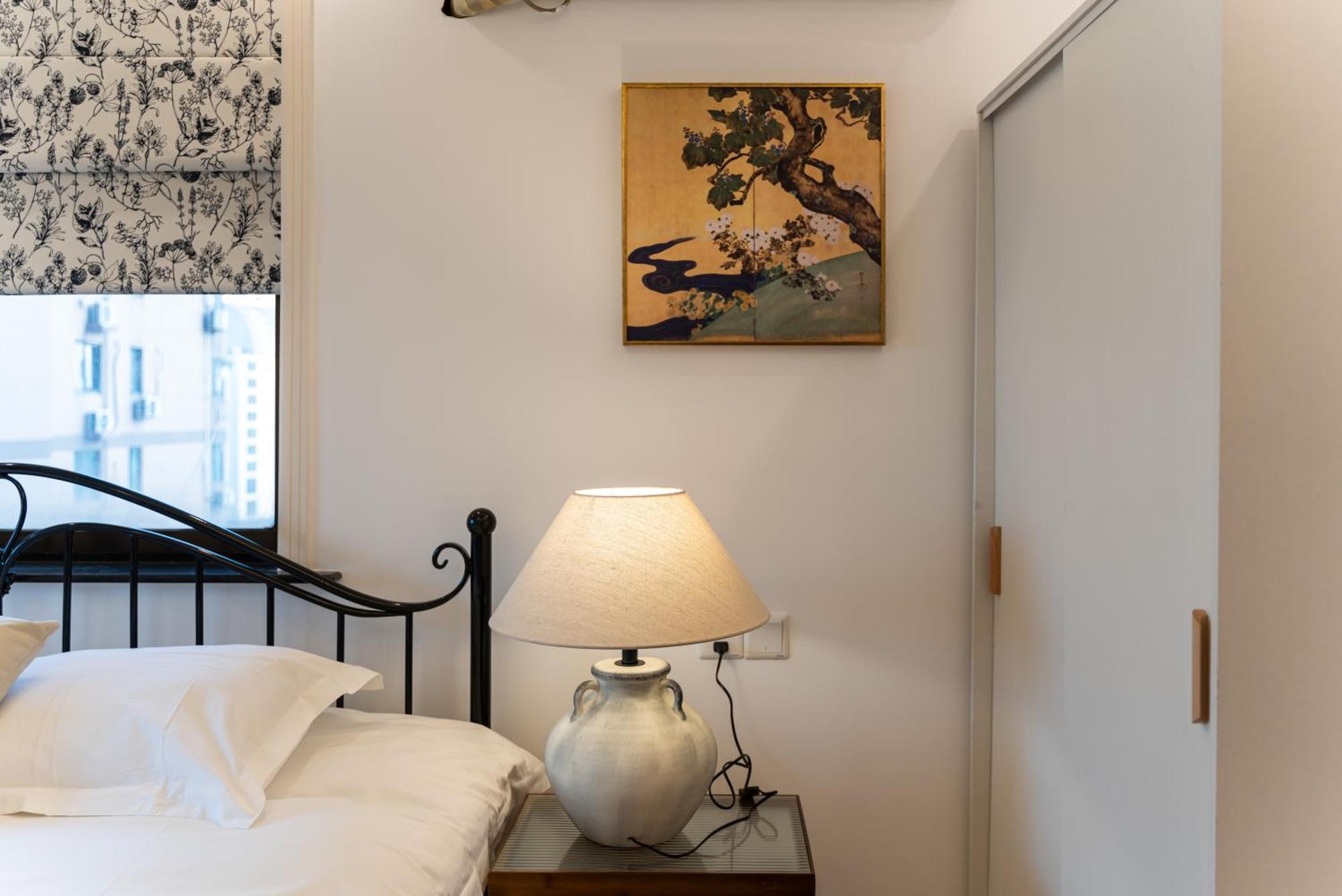 Yi Du - Family Located 500 Meters Away From Nanjing West Road Subway And Near People's Square