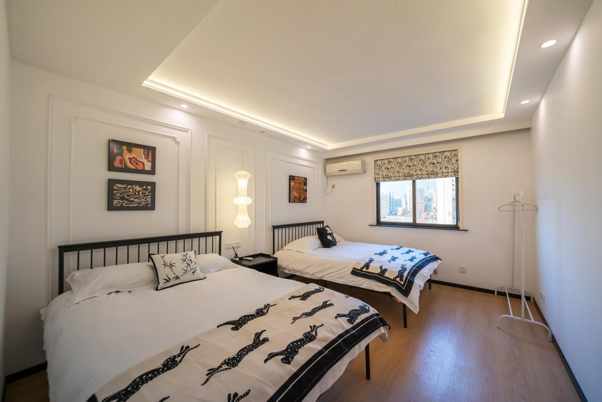 Yi Du - Family Located 500 Meters Away From Nanjing West Road Subway And Near People's Square