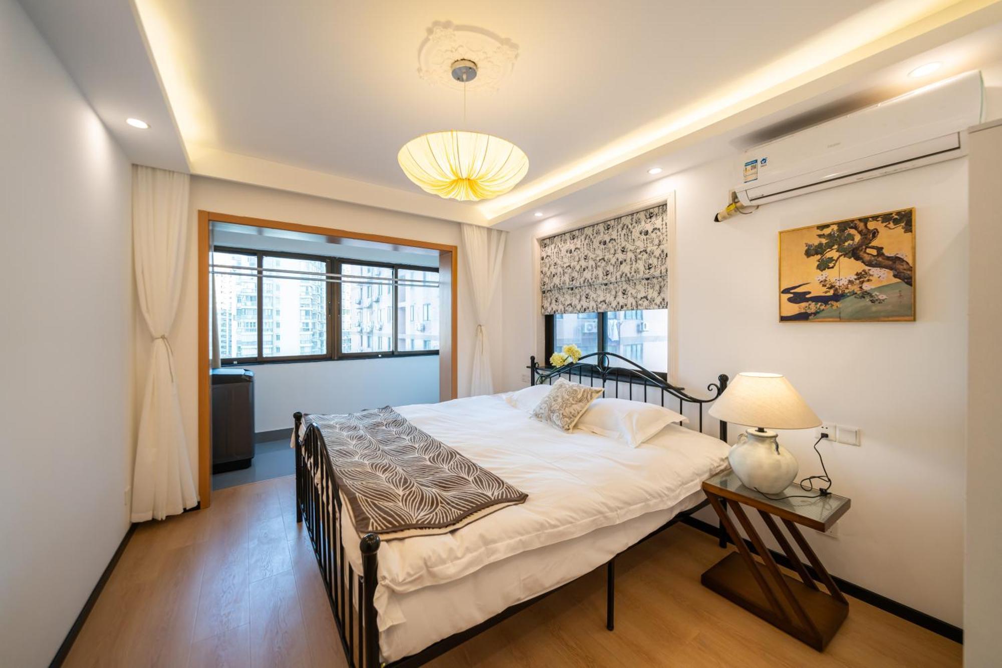 Yi Du - Family Located 500 Meters Away From Nanjing West Road Subway And Near People's Square *