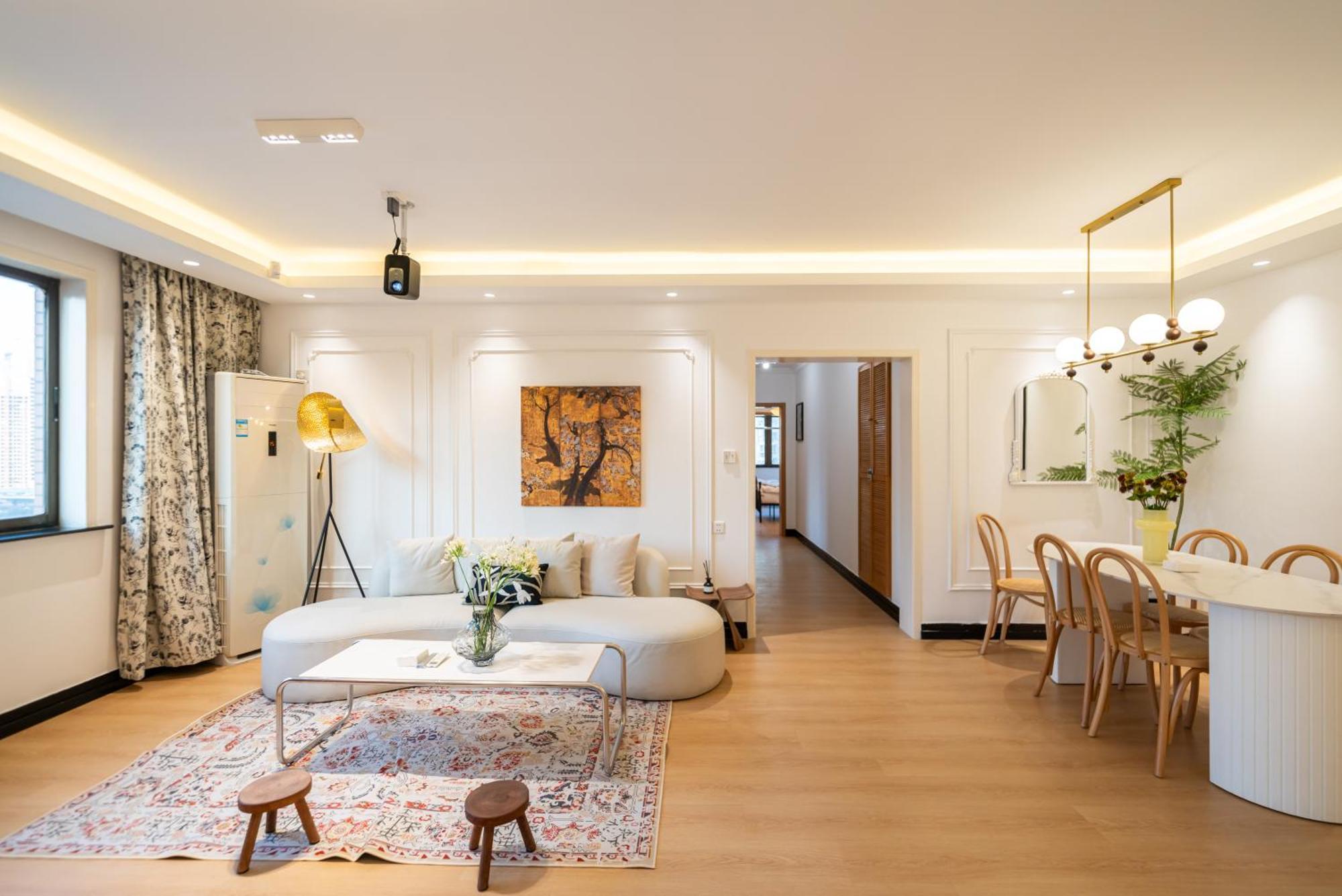 Yi Du - Family Located 500 Meters Away From Nanjing West Road Subway And Near People's Square Apartment