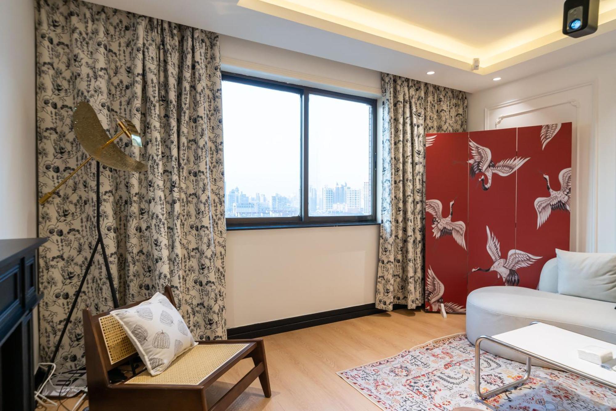 Yi Du - Family Located 500 Meters Away From Nanjing West Road Subway And Near People's Square * Shanghai