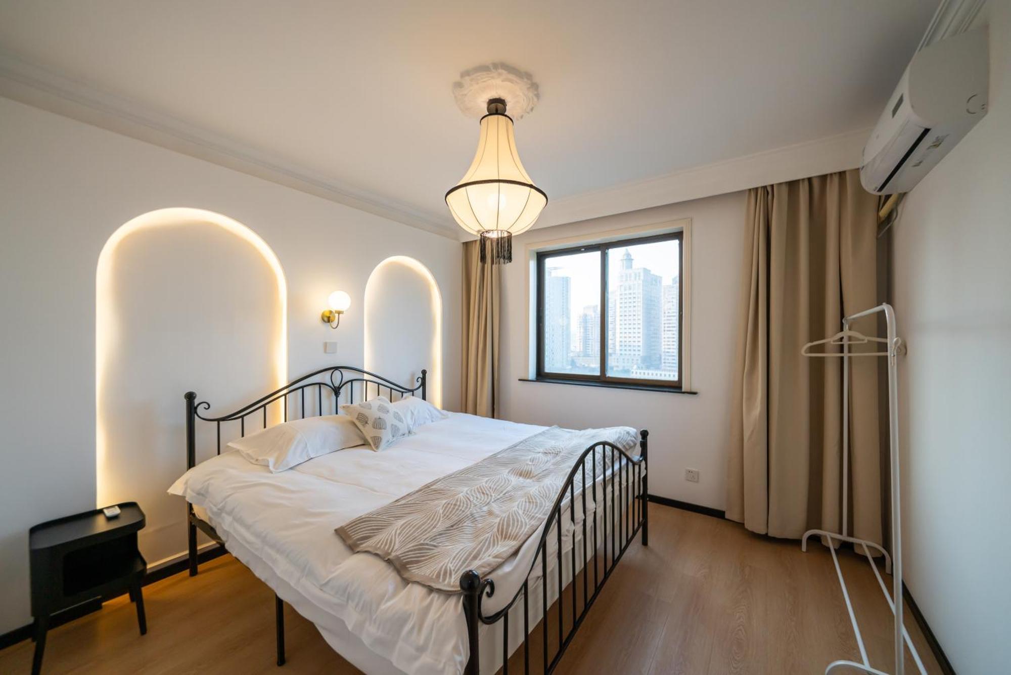 Yi Du - Family Located 500 Meters Away From Nanjing West Road Subway And Near People's Square *