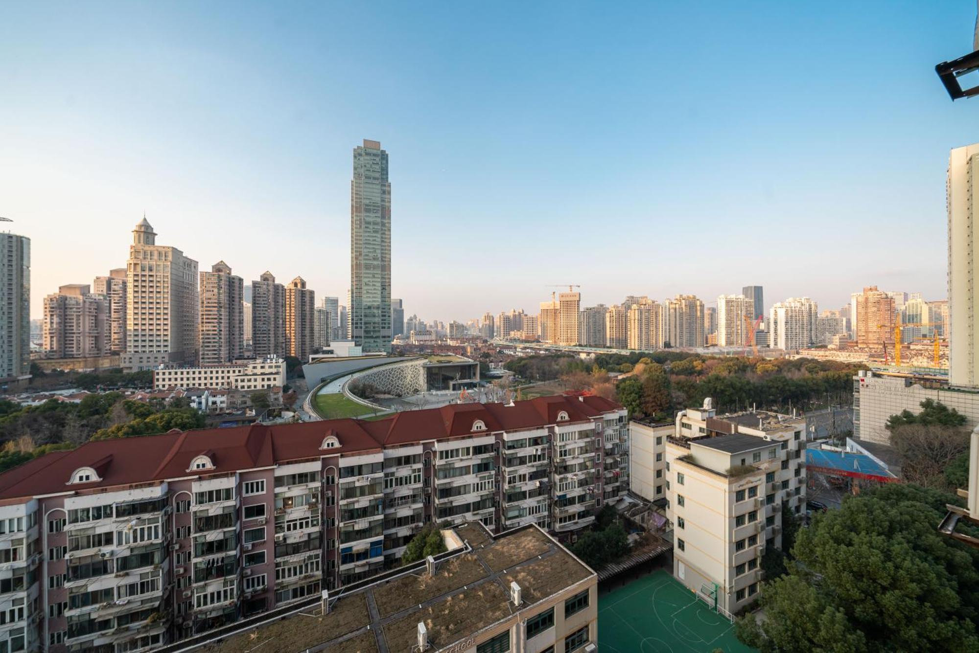Yi Du - Family Located 500 Meters Away From Nanjing West Road Subway And Near People's Square