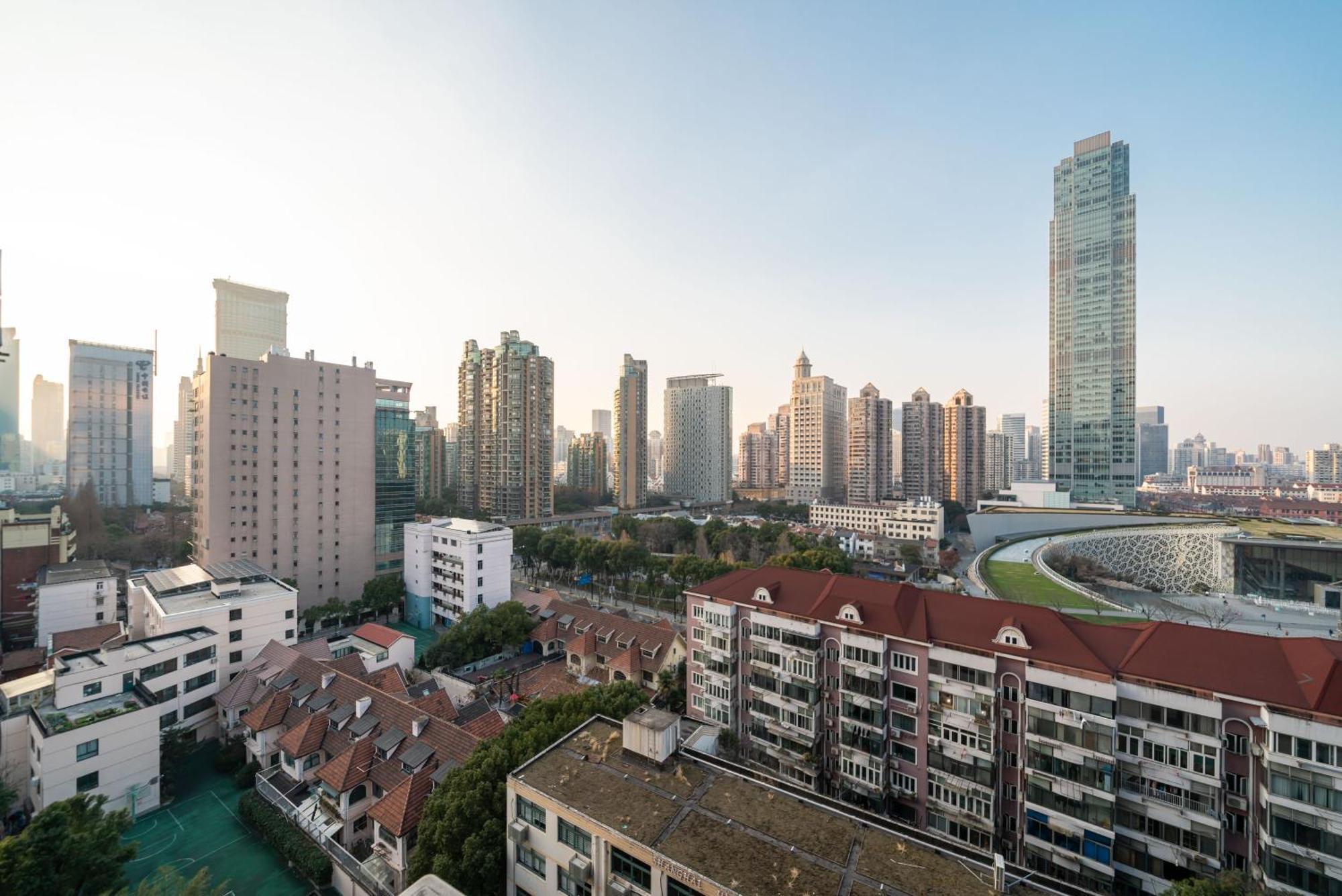 Yi Du - Family Located 500 Meters Away From Nanjing West Road Subway And Near People's Square