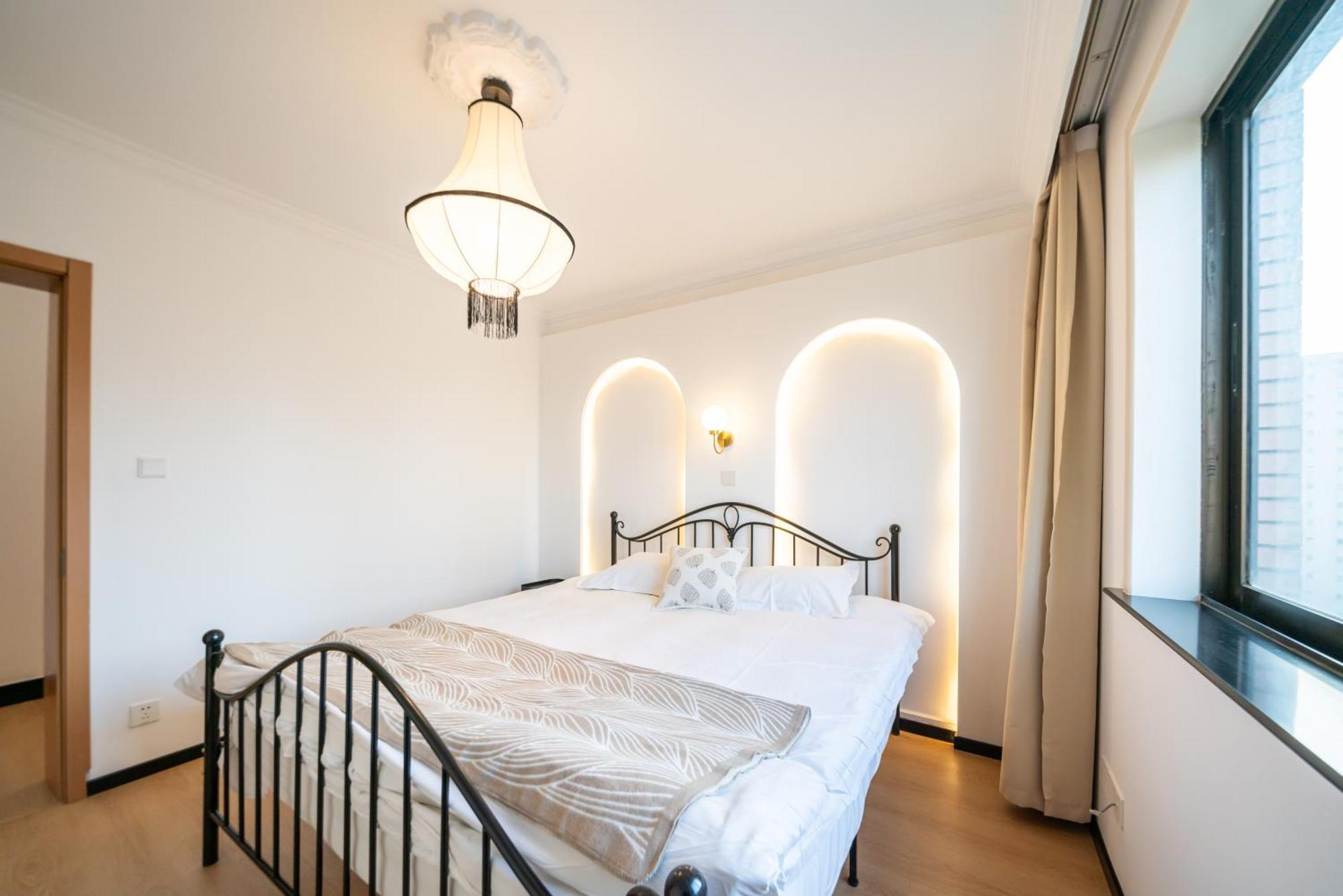 Yi Du - Family Located 500 Meters Away From Nanjing West Road Subway And Near People's Square *
