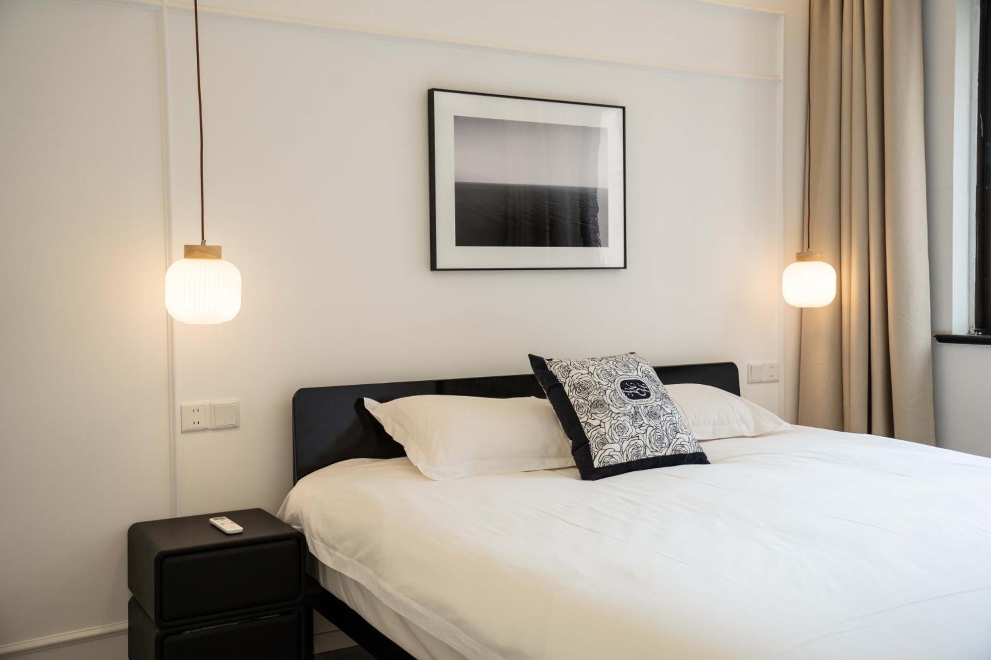 Yi Du - Family Located 500 Meters Away From Nanjing West Road Subway And Near People's Square * Shanghai