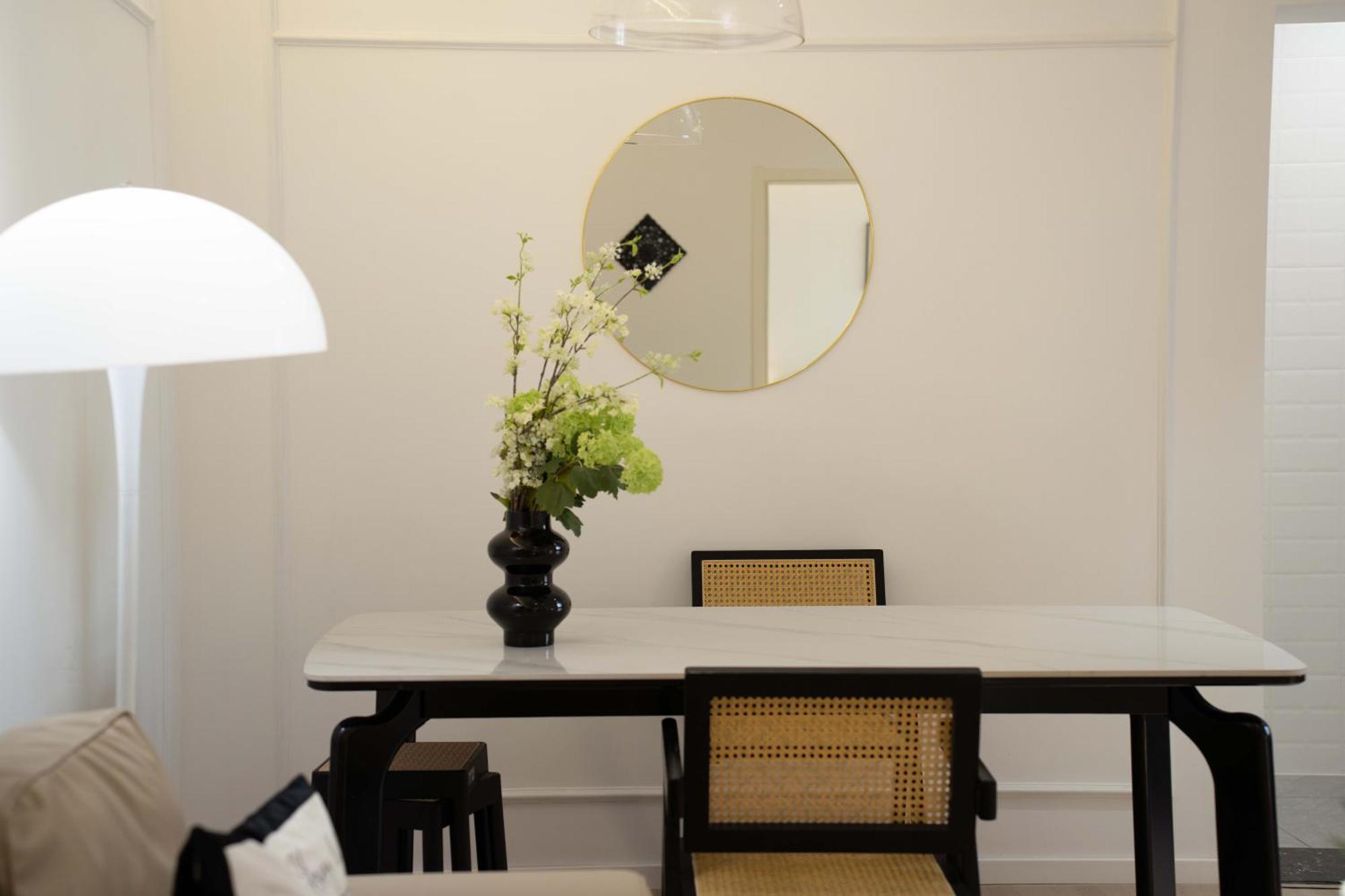 Yi Du - Family Located 500 Meters Away From Nanjing West Road Subway And Near People's Square