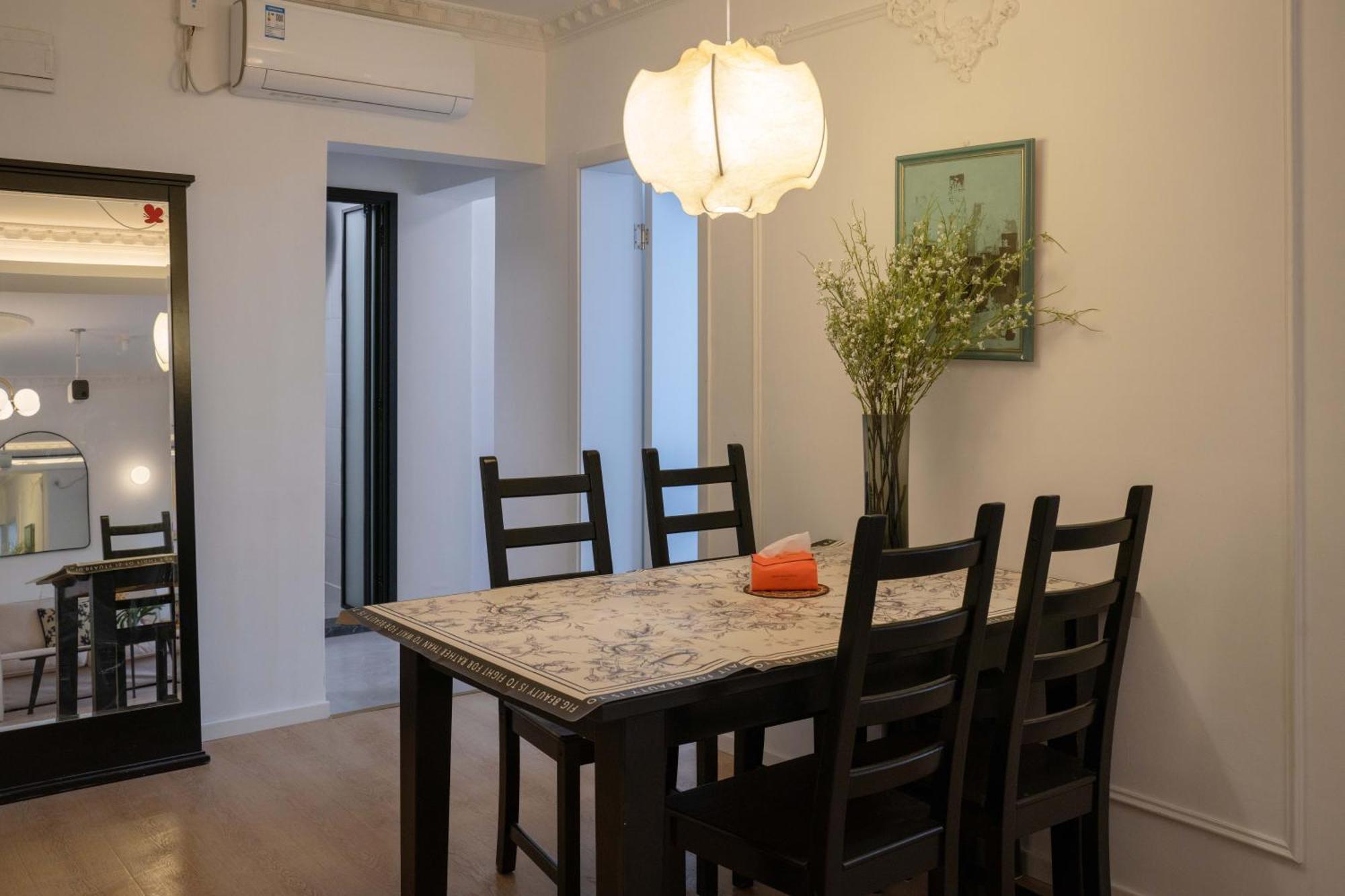 Apartment Yi Du - Family Located 500 Meters Away From Nanjing West Road Subway And Near People's Square