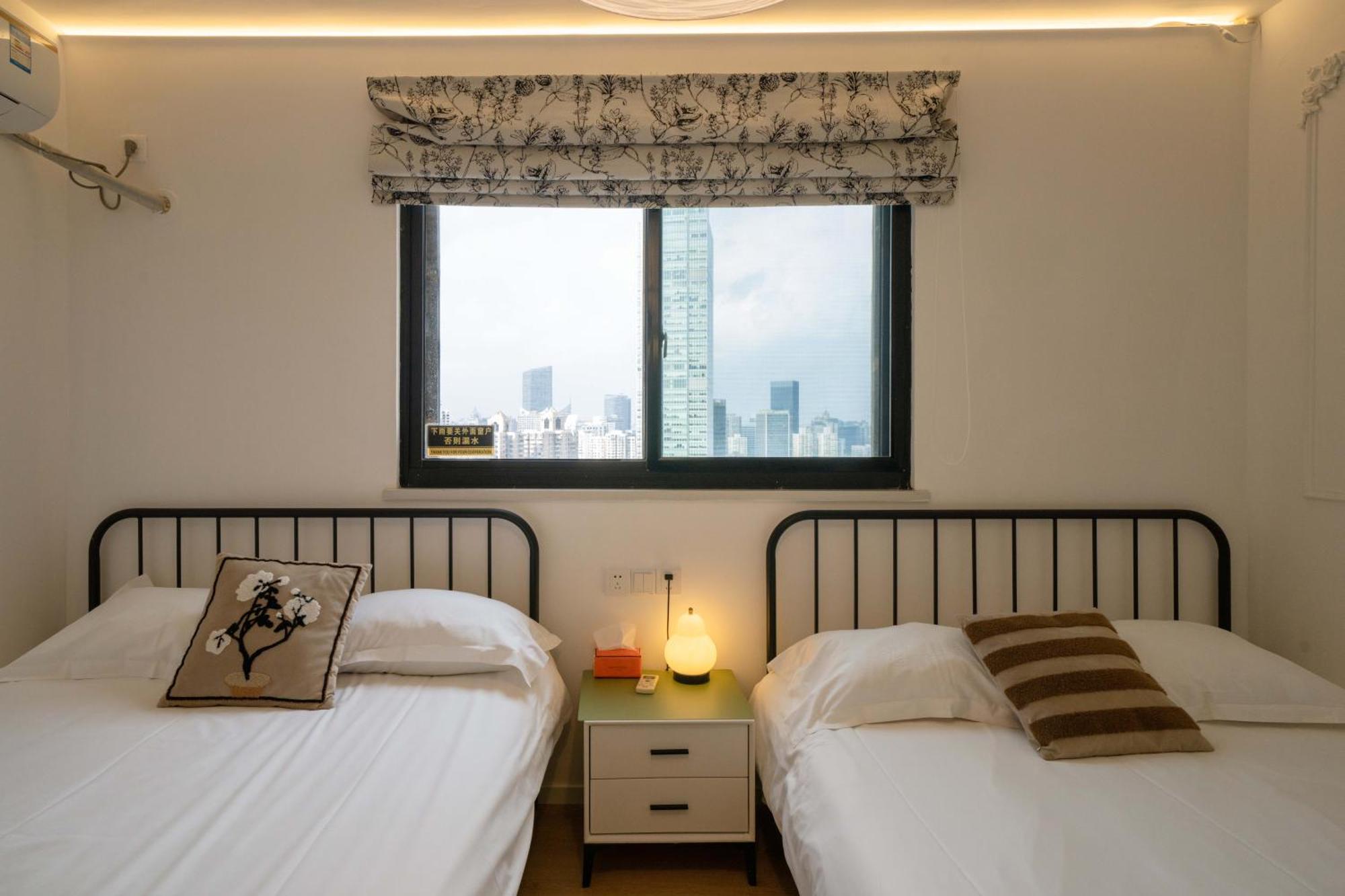Yi Du - Family Located 500 Meters Away From Nanjing West Road Subway And Near People's Square Apartment *