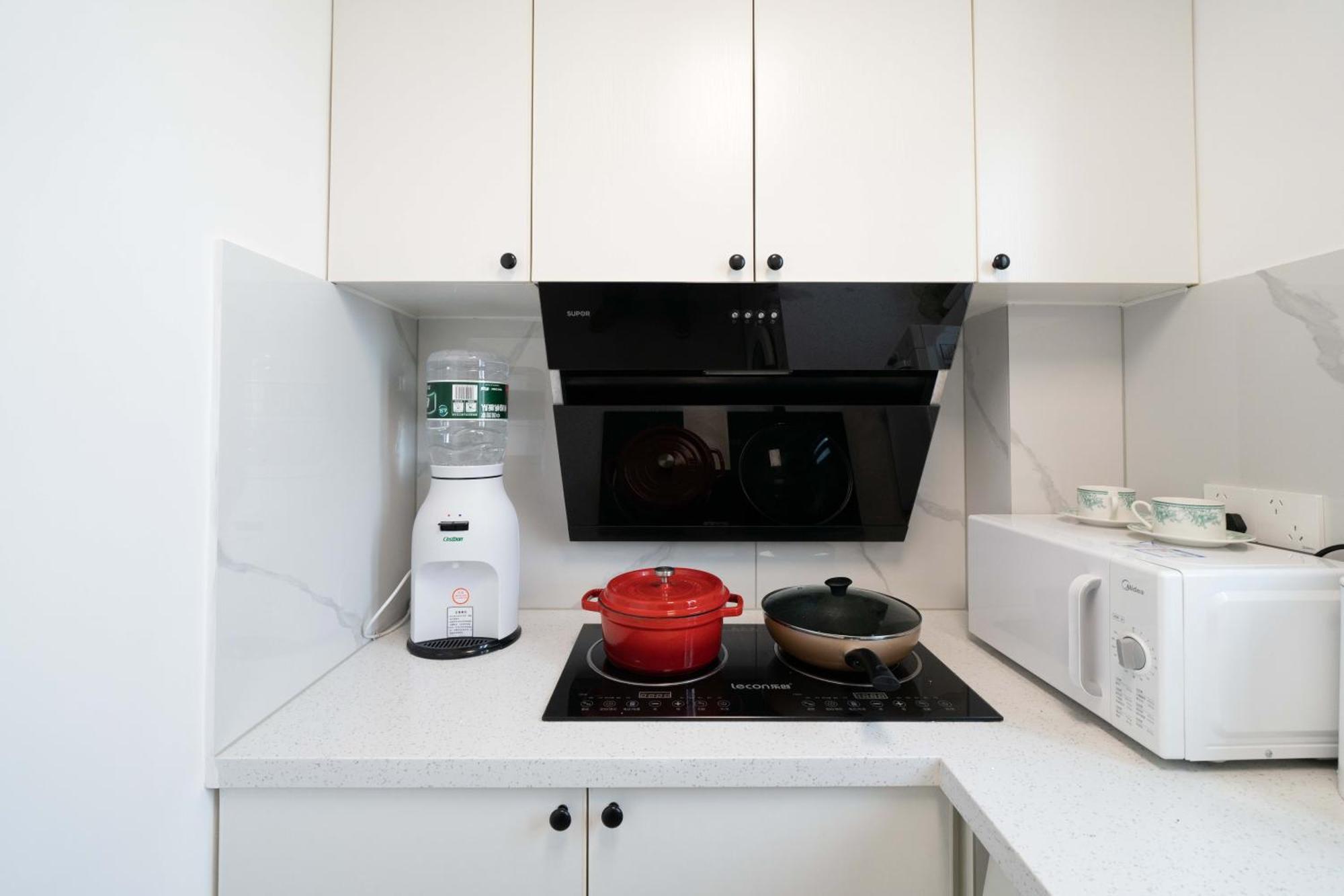 Yi Du - Family Located 500 Meters Away From Nanjing West Road Subway And Near People's Square Shanghai