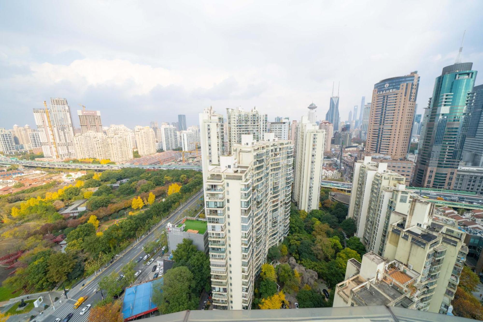 Yi Du - Family Located 500 Meters Away From Nanjing West Road Subway And Near People's Square * Shanghai