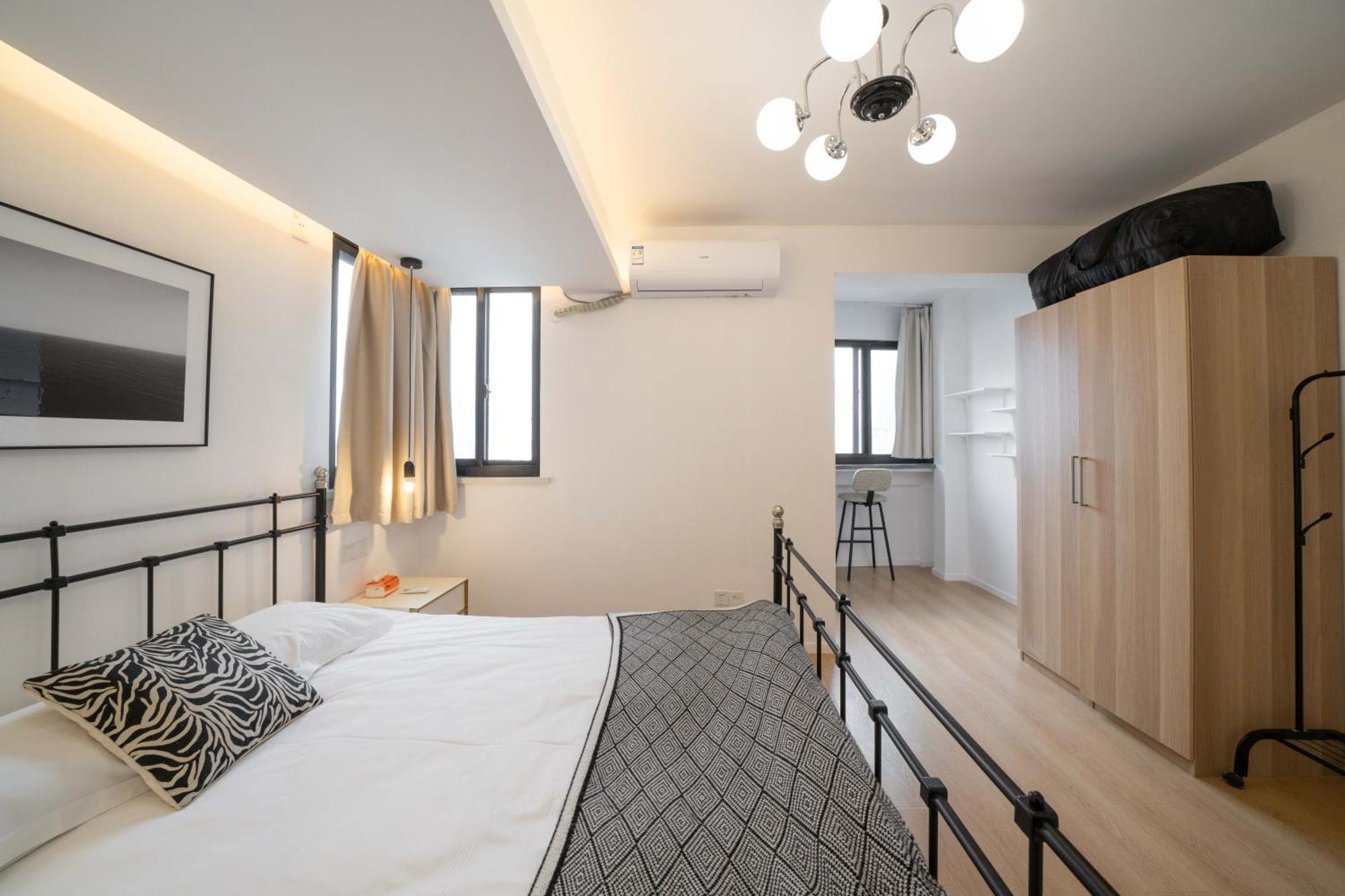 Yi Du - Family Located 500 Meters Away From Nanjing West Road Subway And Near People's Square Apartment