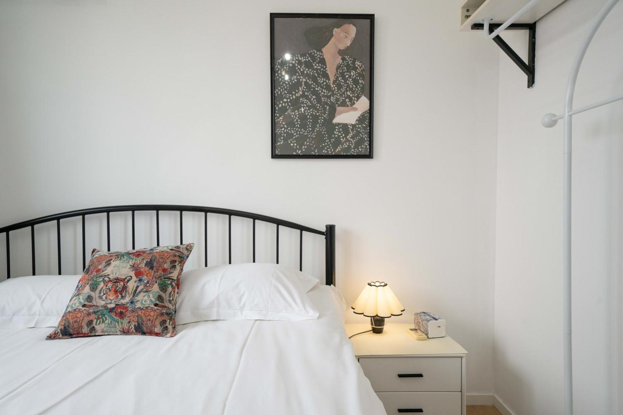 Yi Du - Family Located 500 Meters Away From Nanjing West Road Subway And Near People's Square * Shanghai
