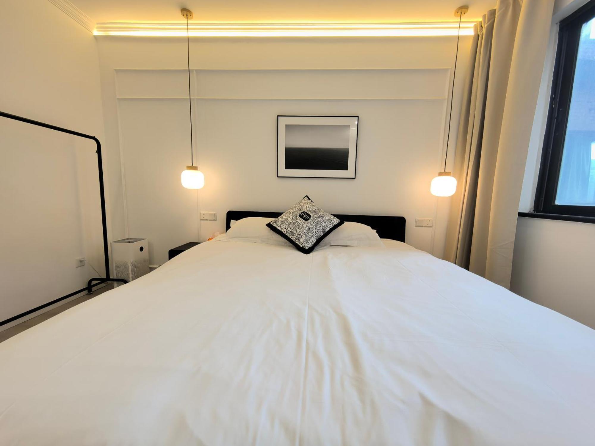 Yi Du - Family Located 500 Meters Away From Nanjing West Road Subway And Near People's Square *