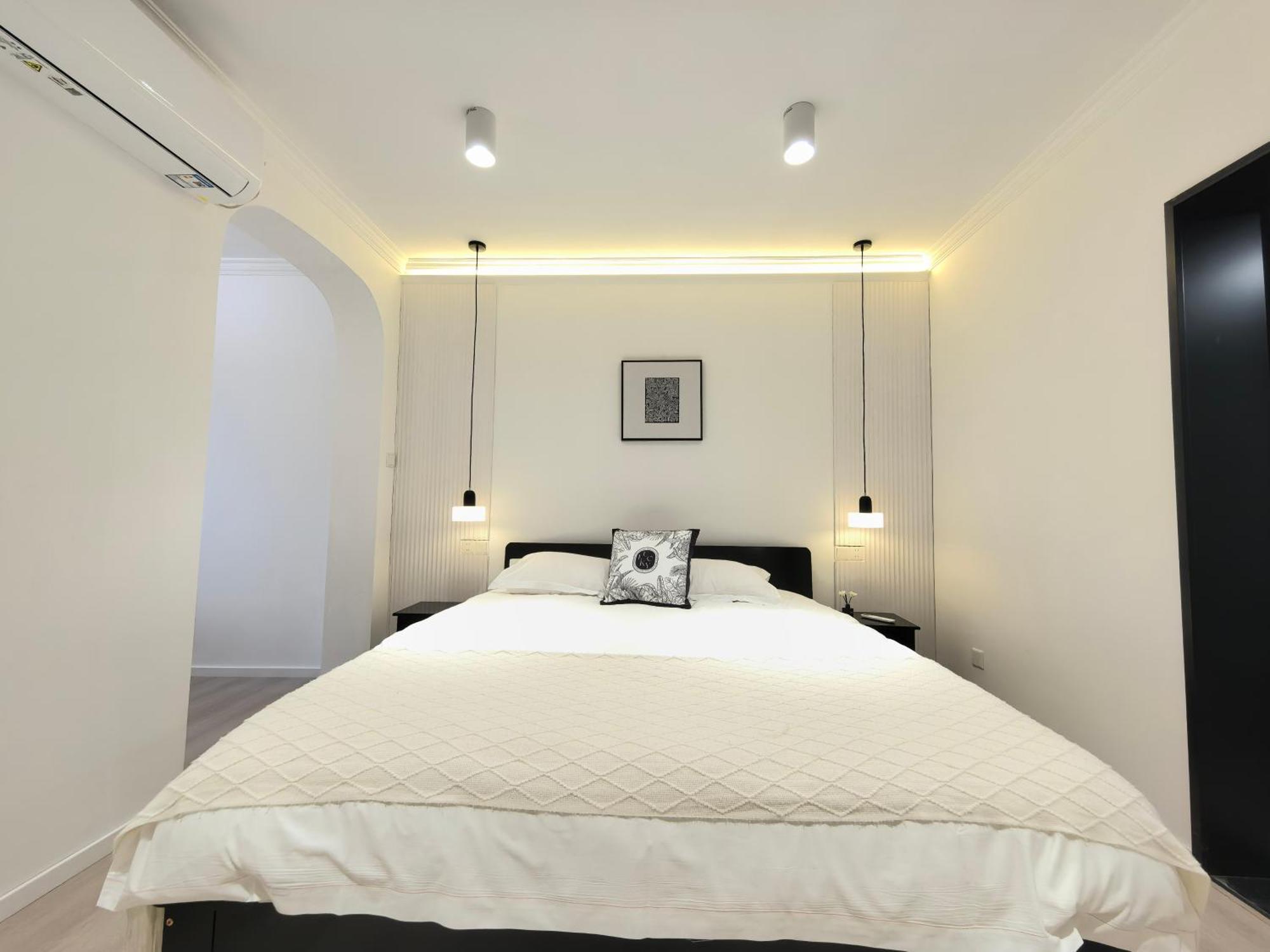 Yi Du - Family Located 500 Meters Away From Nanjing West Road Subway And Near People's Square