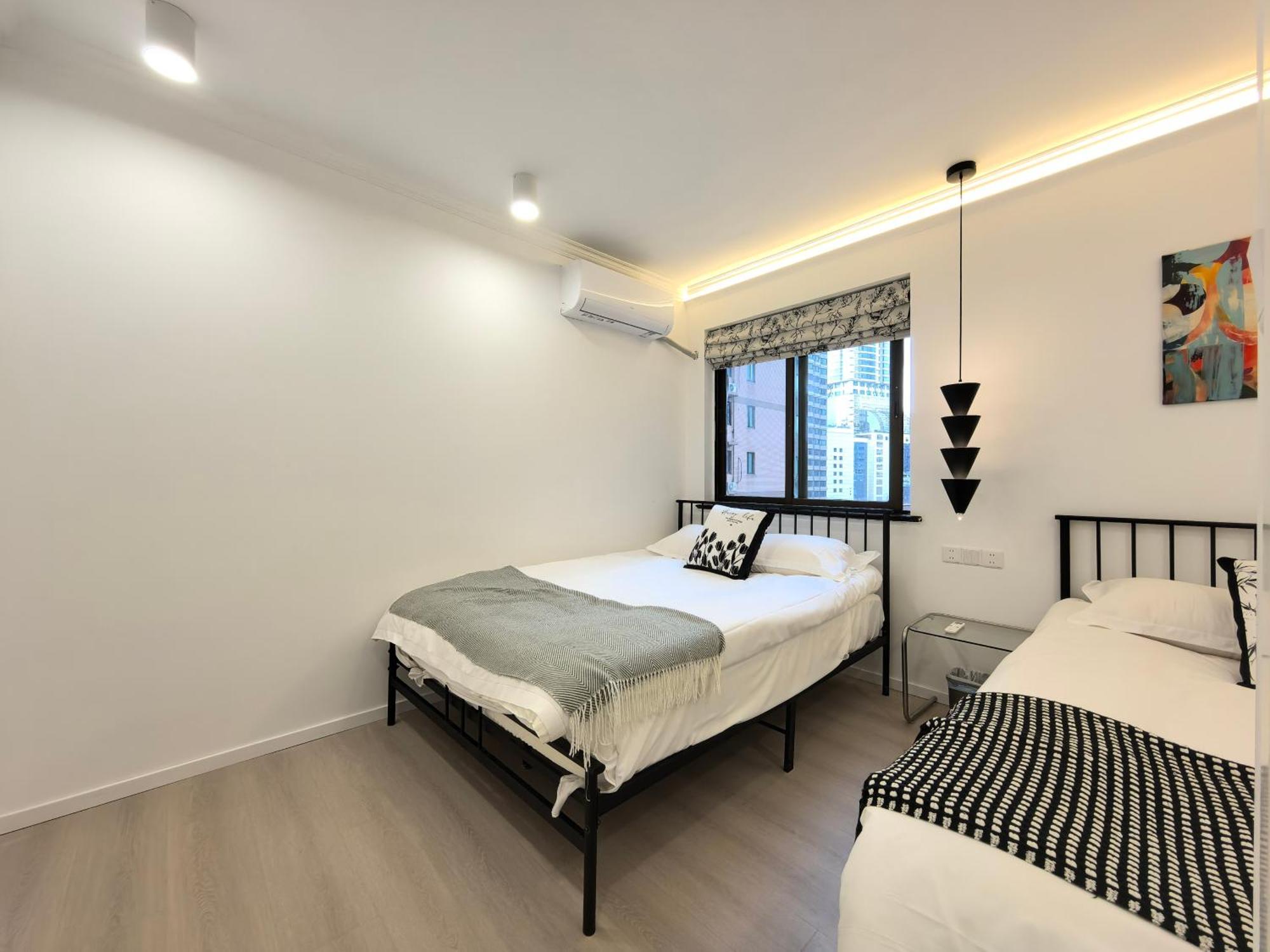 Yi Du - Family Located 500 Meters Away From Nanjing West Road Subway And Near People's Square Apartment