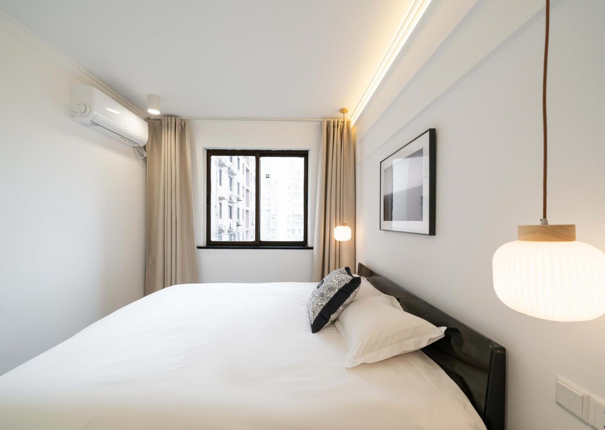 Yi Du - Family Located 500 Meters Away From Nanjing West Road Subway And Near People's Square Apartment *