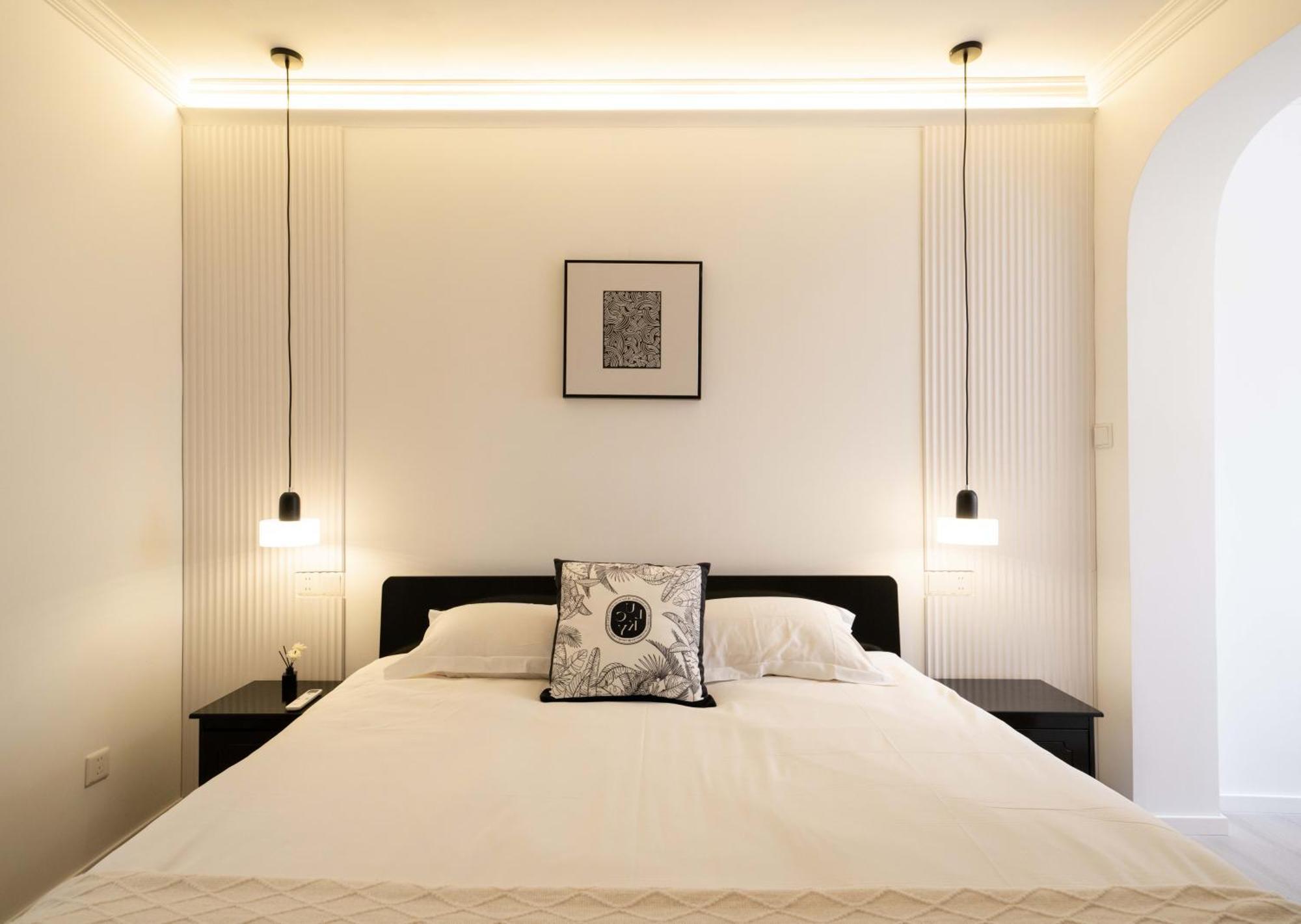 Yi Du - Family Located 500 Meters Away From Nanjing West Road Subway And Near People's Square * Shanghai
