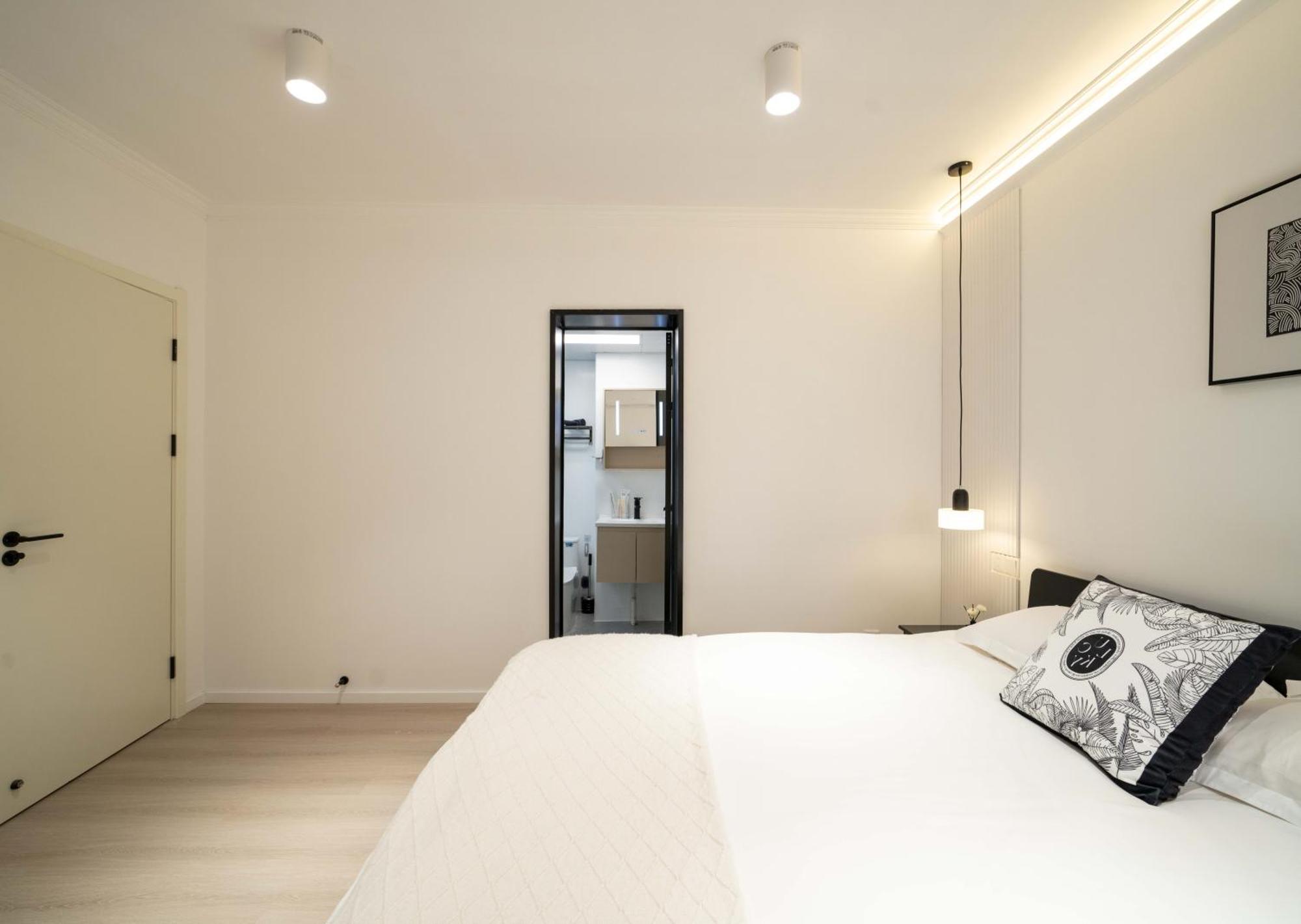 Apartment Yi Du - Family Located 500 Meters Away From Nanjing West Road Subway And Near People's Square