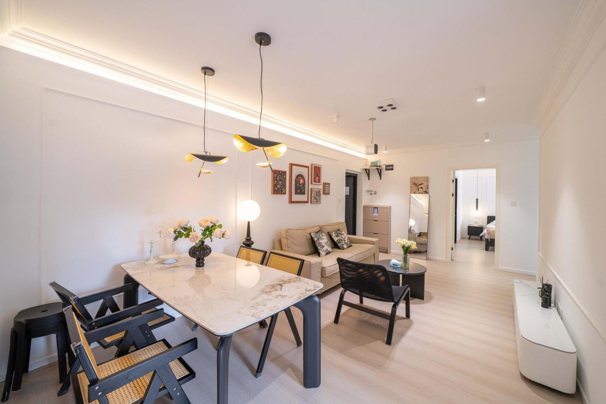 Yi Du - Family Located 500 Meters Away From Nanjing West Road Subway And Near People's Square Shanghai