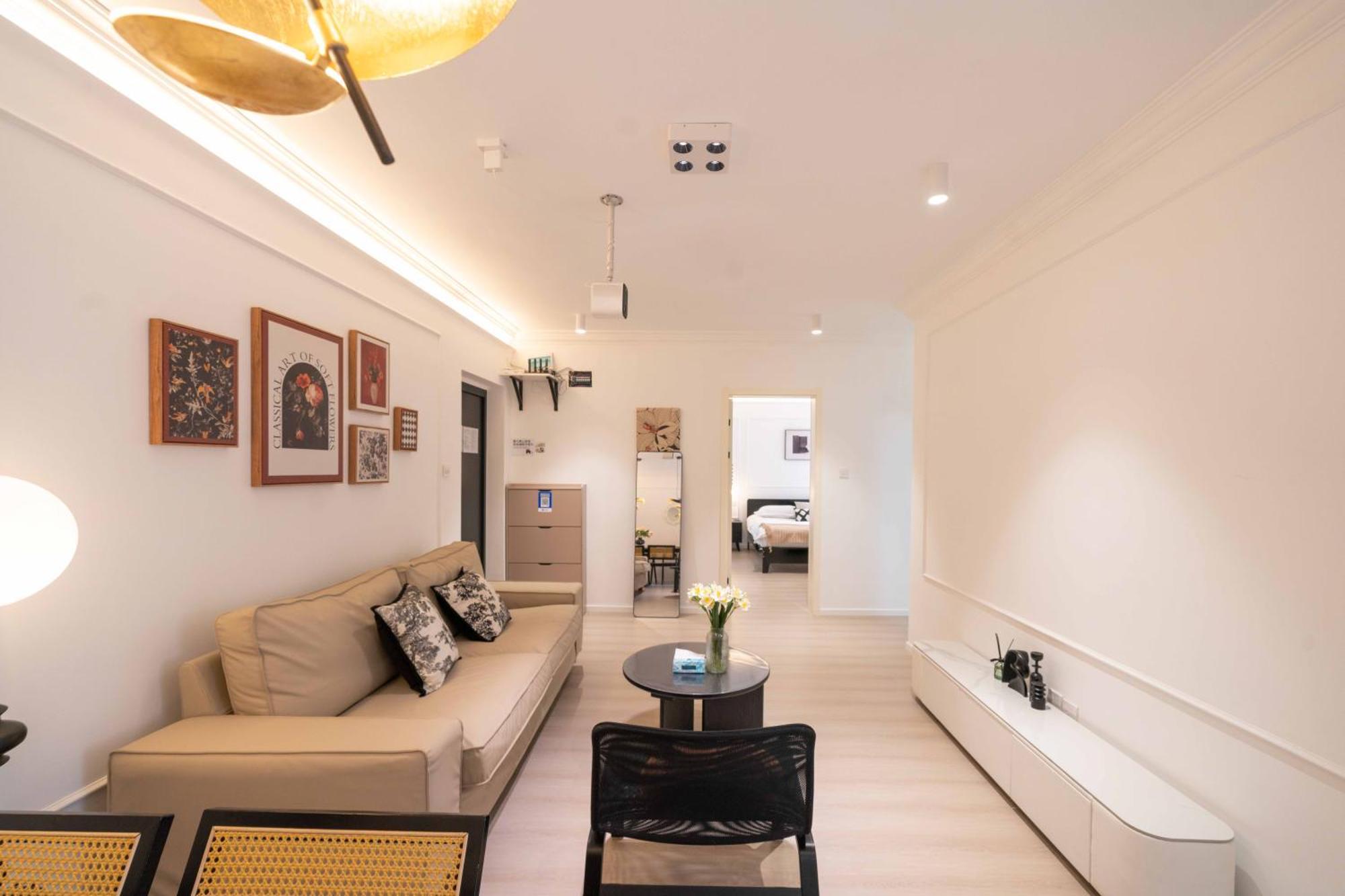 Apartment Yi Du - Family Located 500 Meters Away From Nanjing West Road Subway And Near People's Square Shanghai