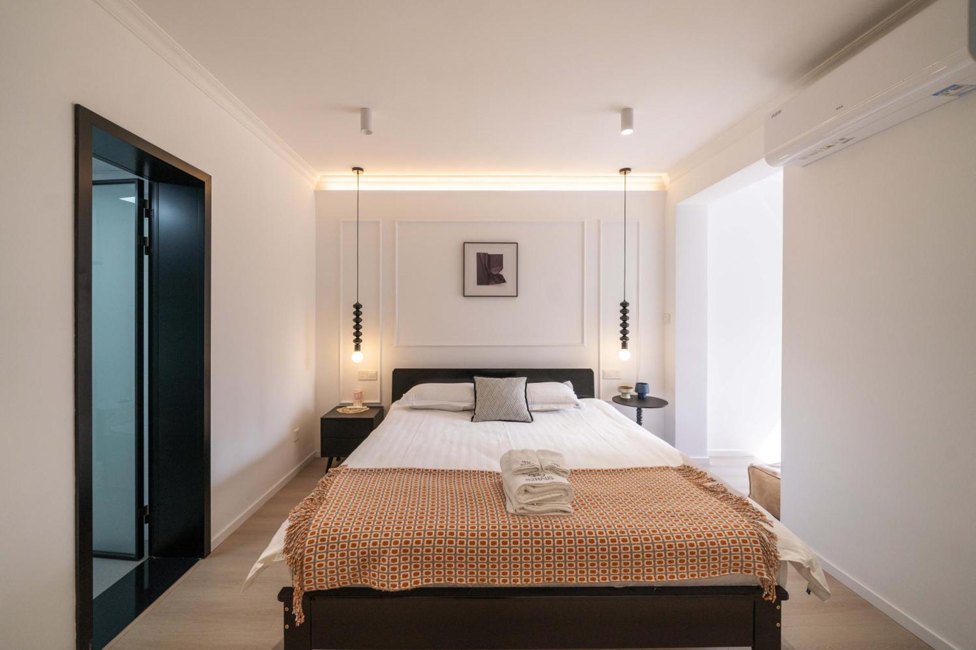 Apartment Yi Du - Family Located 500 Meters Away From Nanjing West Road Subway And Near People's Square
