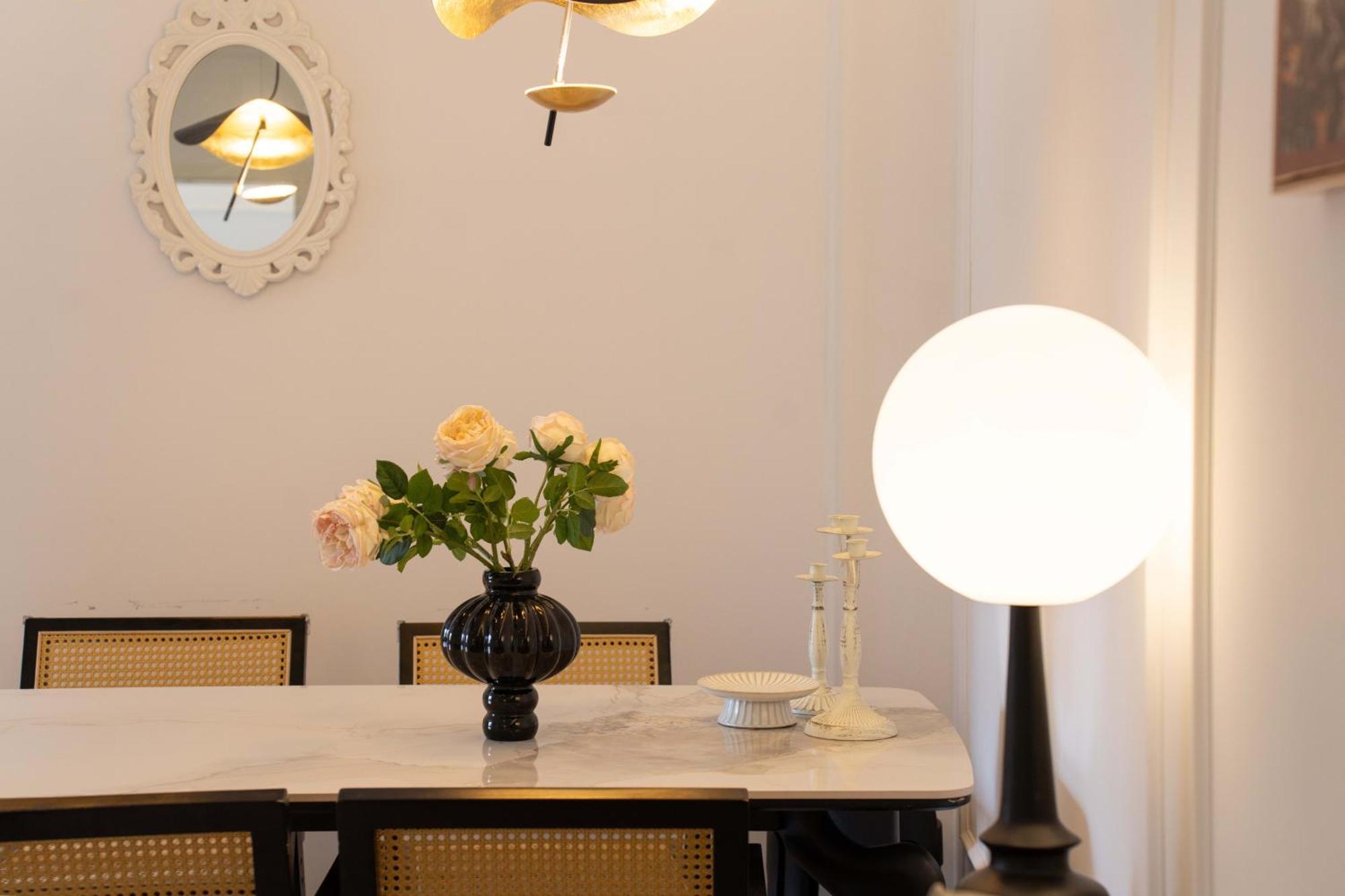 Yi Du - Family Located 500 Meters Away From Nanjing West Road Subway And Near People's Square * Shanghai